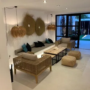 Apartahotel El Cargol ***